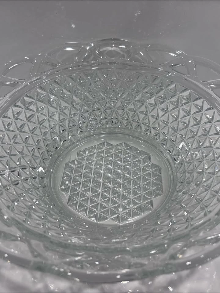 Vintage clear pressed glass serving bowl open lace rim diamond p - photo 3