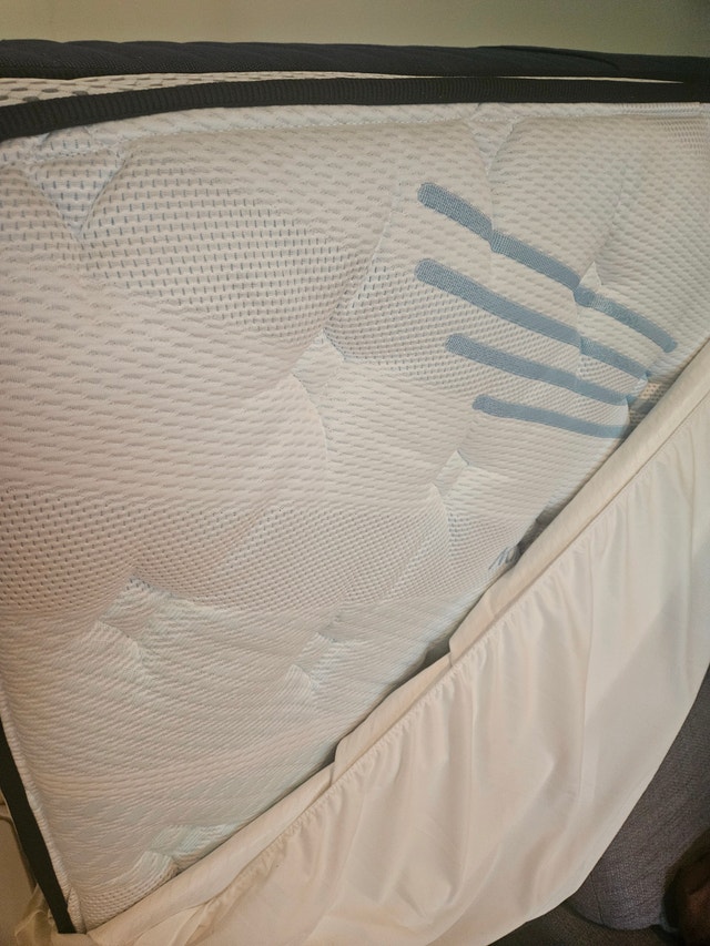 Queen size medium-firm high quality memory foam mattress