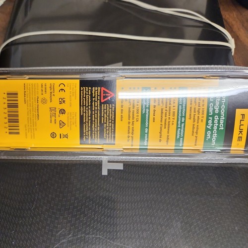 Fluke VoltAlert 1AC-A II Non-Contact Voltage Tester - photo 2