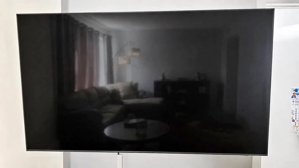 Samsung 65” Q70C QLED 4K Smart TV + Original Box