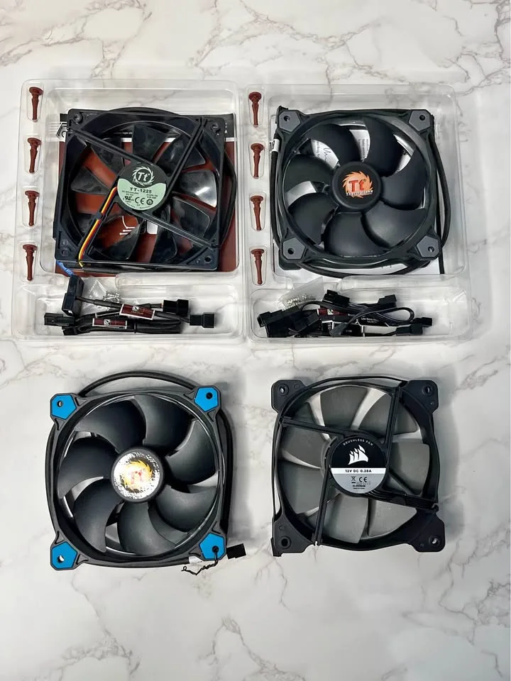 Lot of fans for PC Thermaltake and Corsair thumbnail