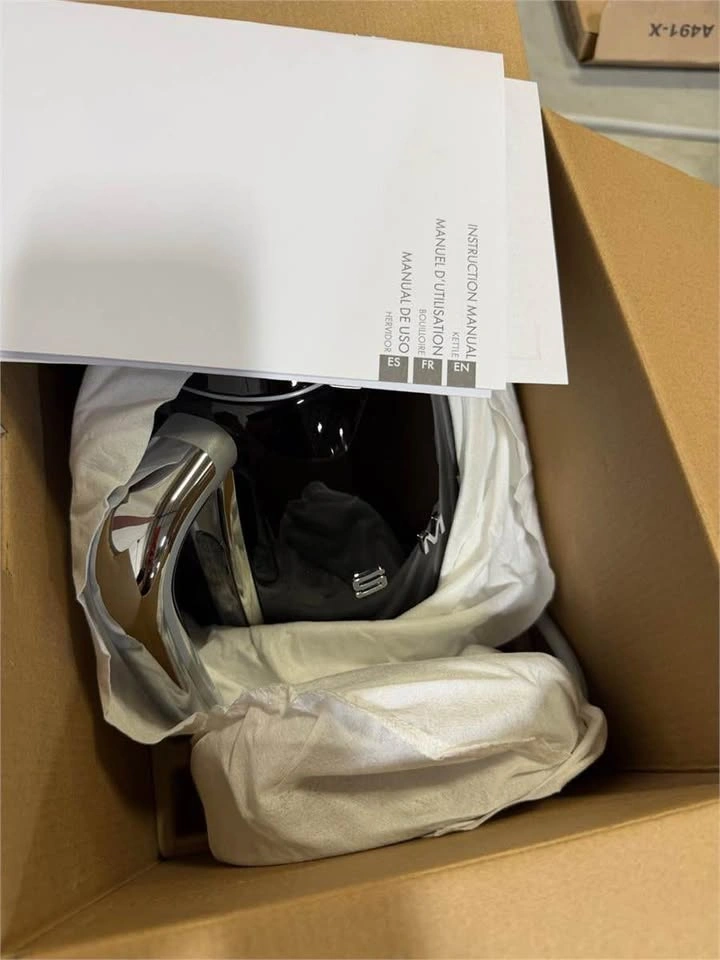 Brand New Smeg 50's Retro Style Electric Kettle - photo 3