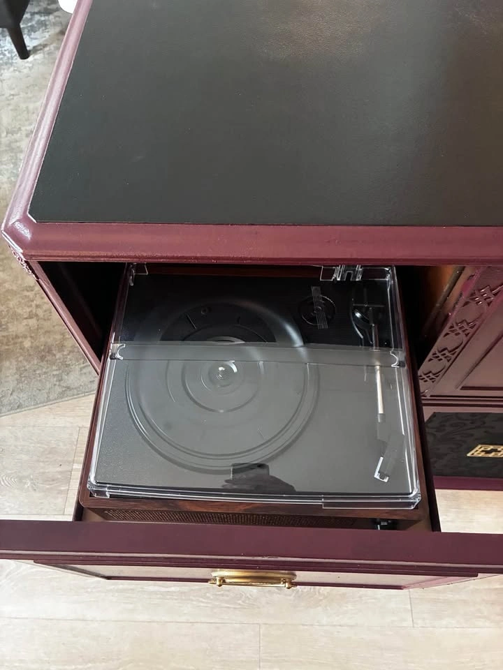 Up-cycled Vintage radio/phonograph console with Bluetooth - photo 2