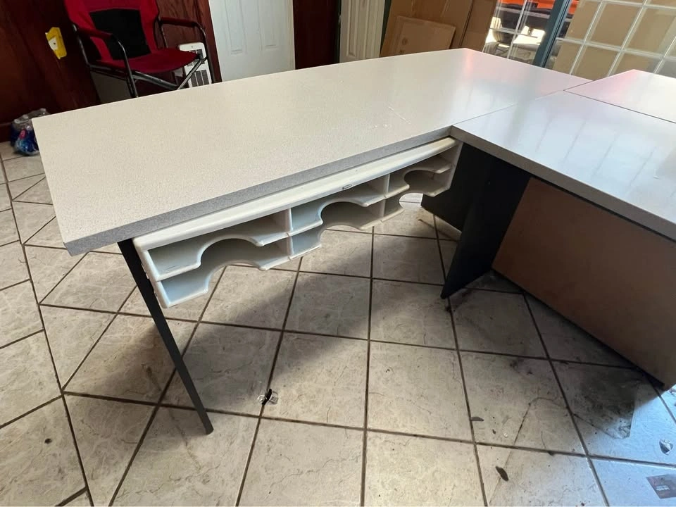 Classic L Shaped Desk with Hutch - photo 3
