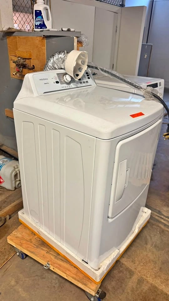 Insignia 6.7 Cu. Ft. Electric Dryer with Moisture Sensing