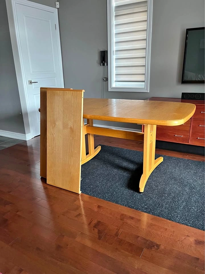 Mid century modern solid Oak Dining Table with 2 Extension Leaf