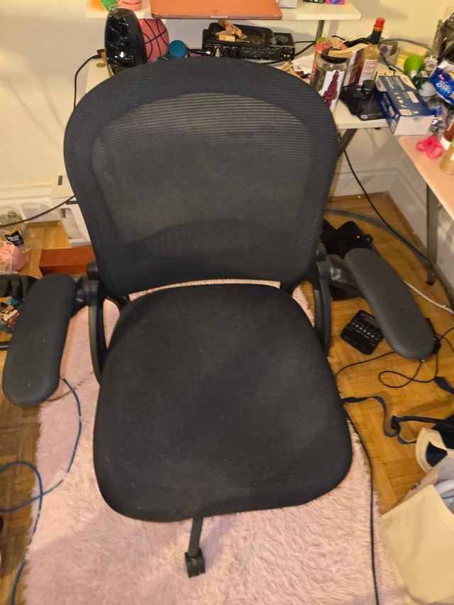 Staples Mesh Office Chair