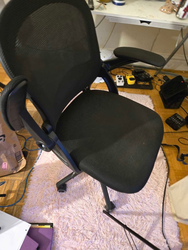 Staples Mesh Office Chair - photo 2