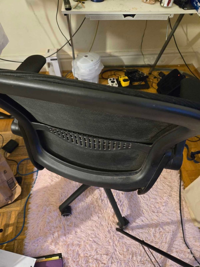 Staples Mesh Office Chair - photo 3