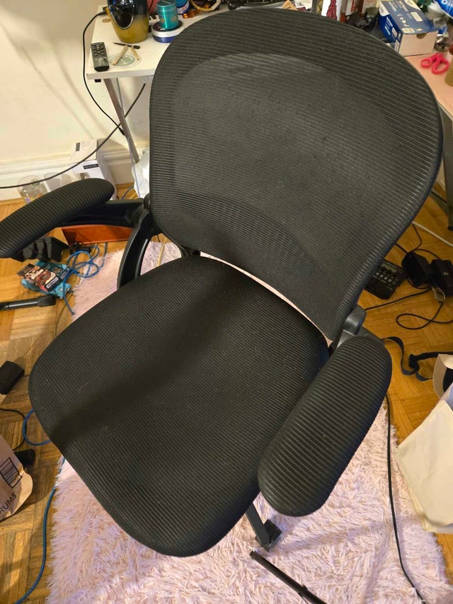 Staples Mesh Office Chair - photo 4