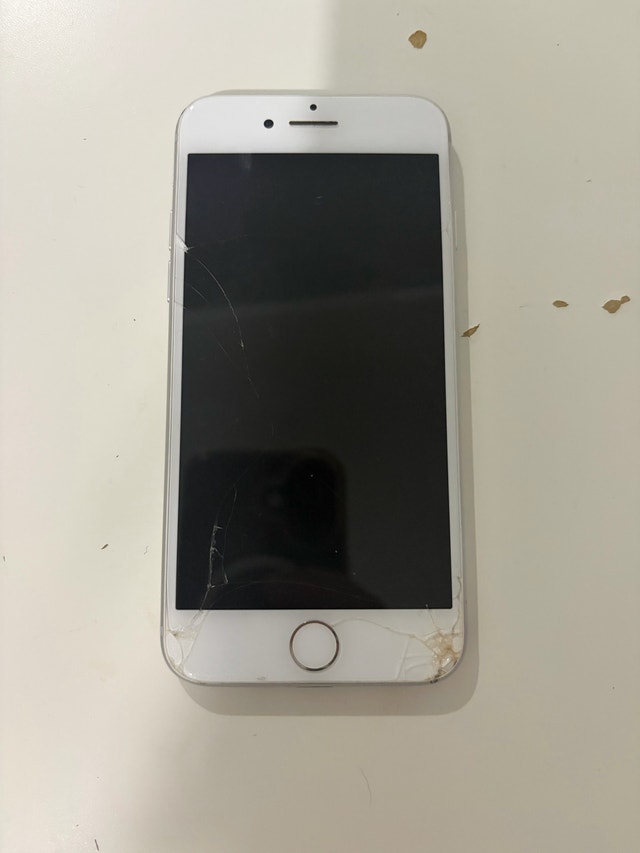 Apple iPhone 8 - photo 2
