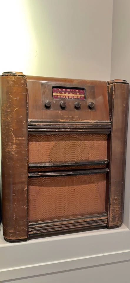 Westinghouse Vintage Tube Radio Worn Wood Casing