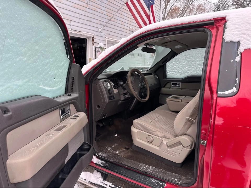 2010 Ford F150 Regular Cab XLT Pickup 2D 8 ft - photo 2