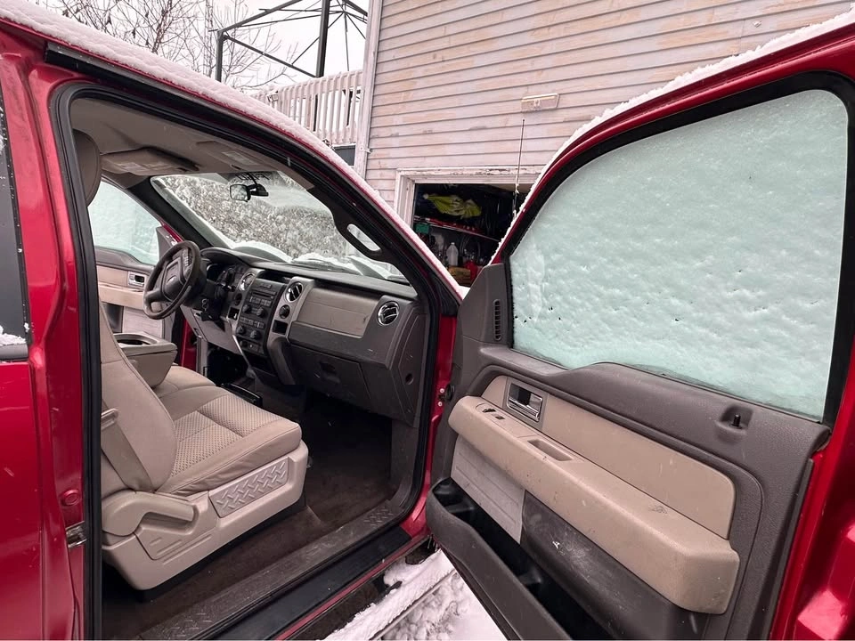 2010 Ford F150 Regular Cab XLT Pickup 2D 8 ft - photo 3