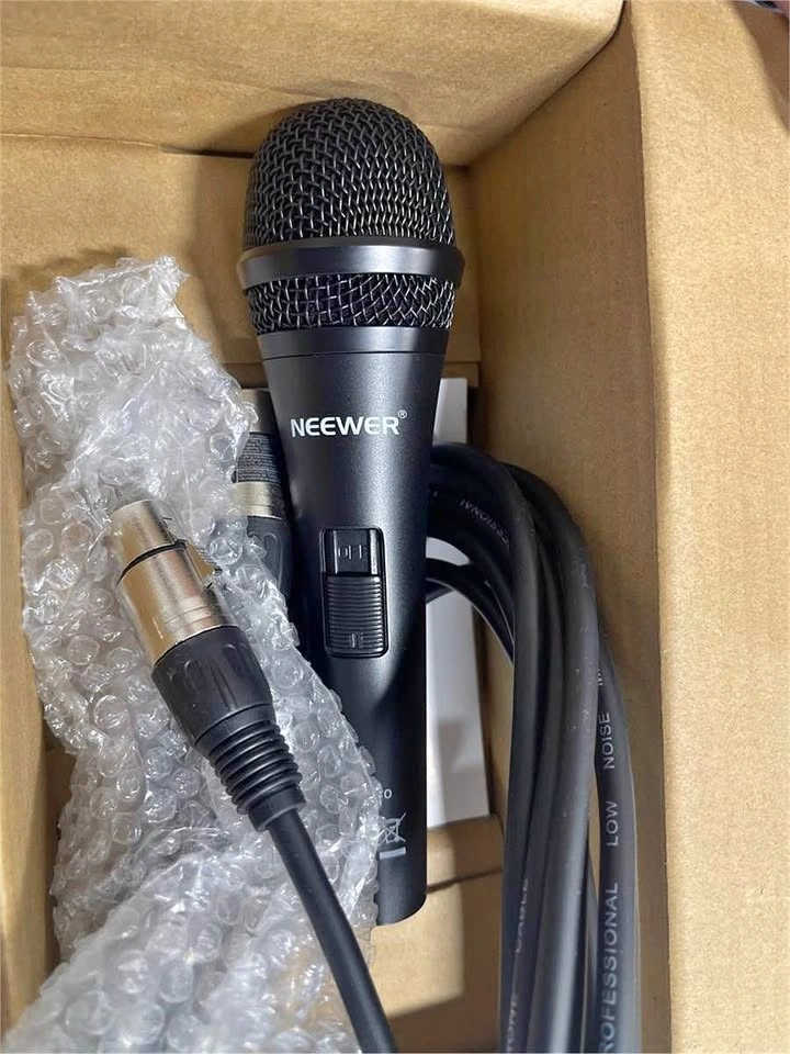 Brand New Neewer NW-040 Dynamic Microphone & Tripod Stand