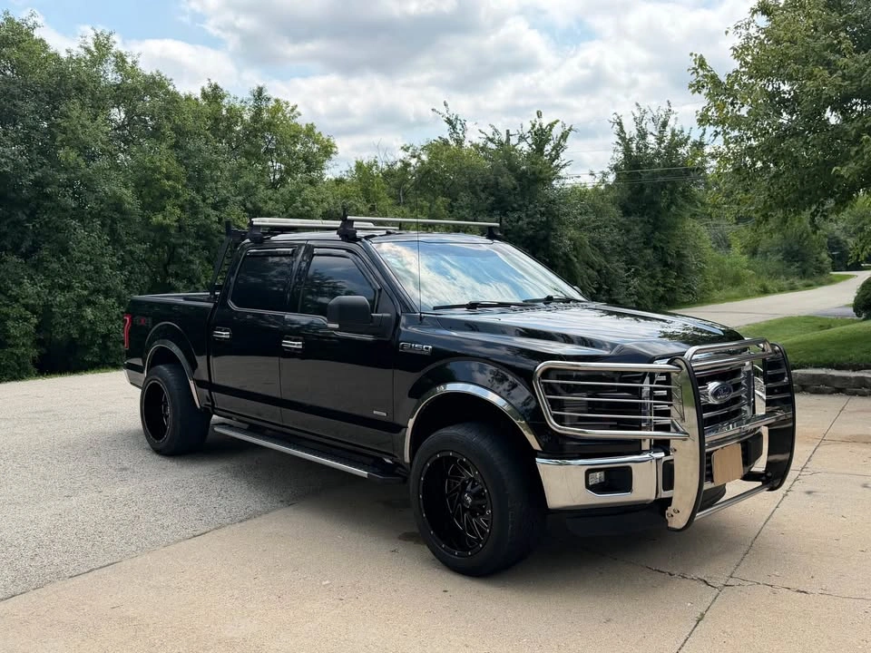 2016 Ford F150 SuperCrew Cab XLT 4D 5.5ft Bed - photo 2