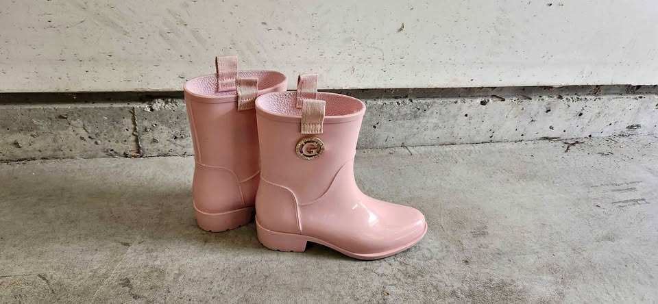 Ladies Guess boots