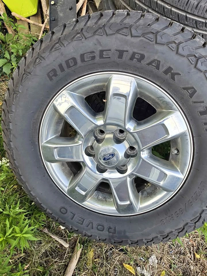 Excellent condition 275/65 R18 Truck winter tires with Rims