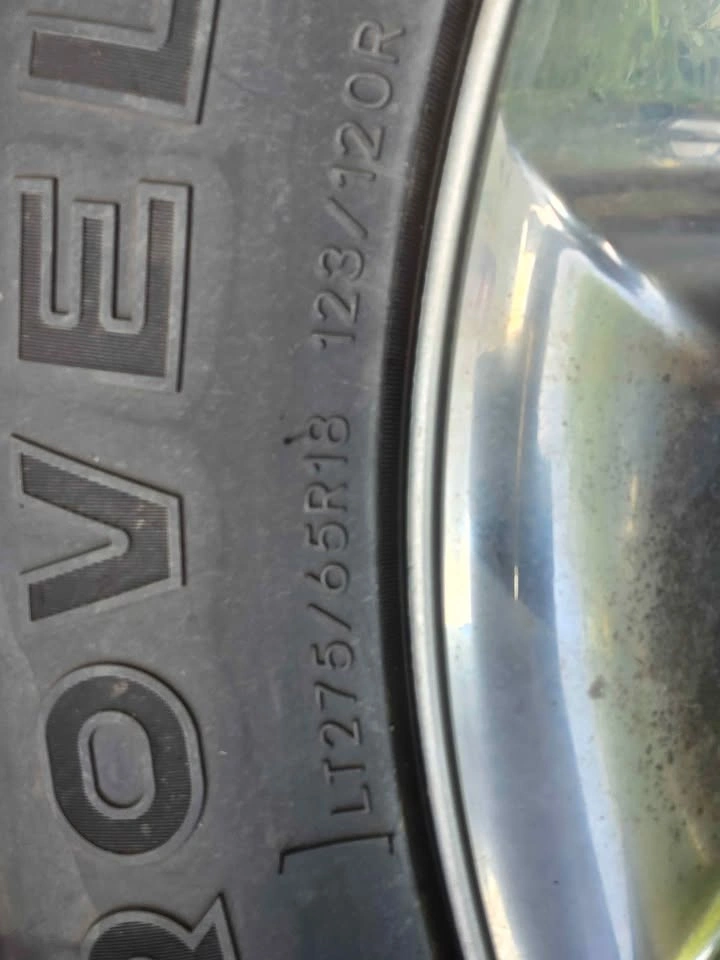 Excellent condition 275/65 R18 Truck winter tires with Rims - photo 3