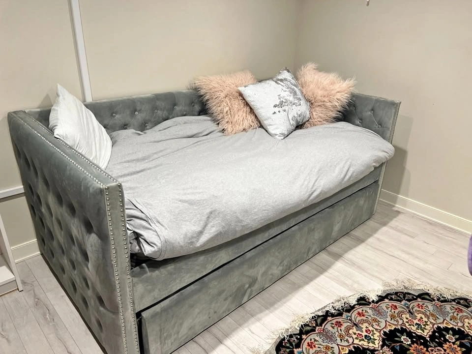 Beautiful Trundle bed for sale