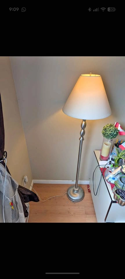 Sturdy Lamp