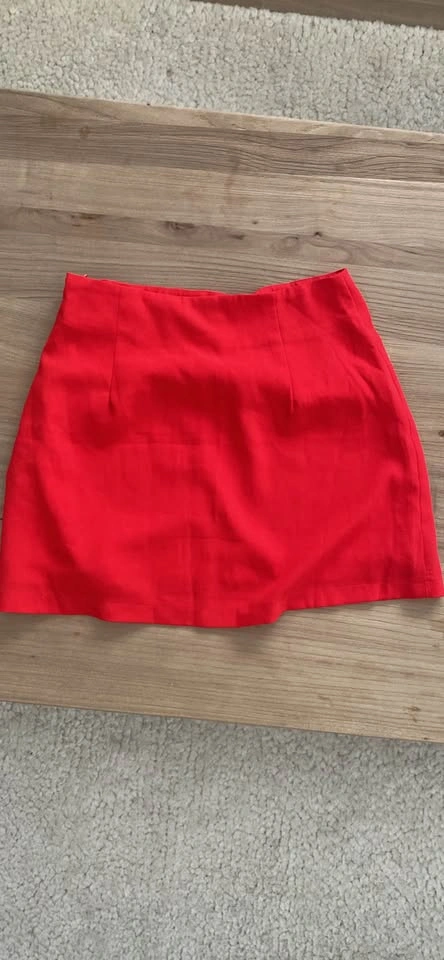 Princess Polly red skirt - size 6 - photo 2