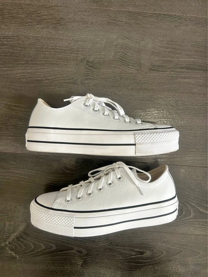Converse Leather Platform Low Top Sneakers White / Size 7