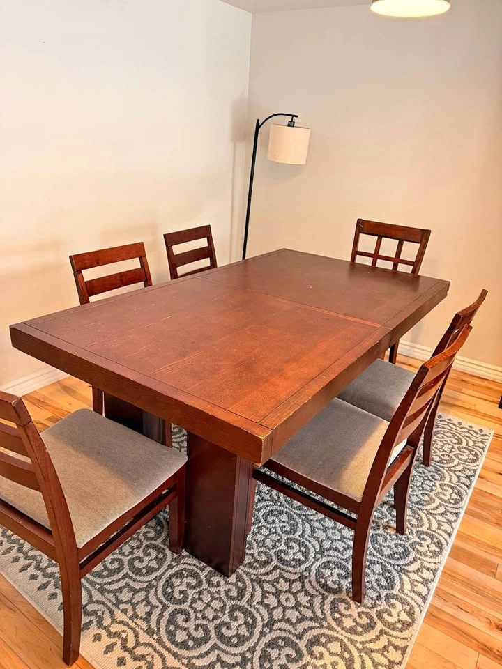 Quality solid wood dining set – 6 chairs + extension leaf