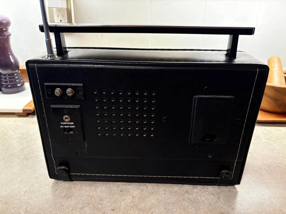Vintage Koyo Solid State AM/FM Portable Radio (1960s/70s) - photo 3