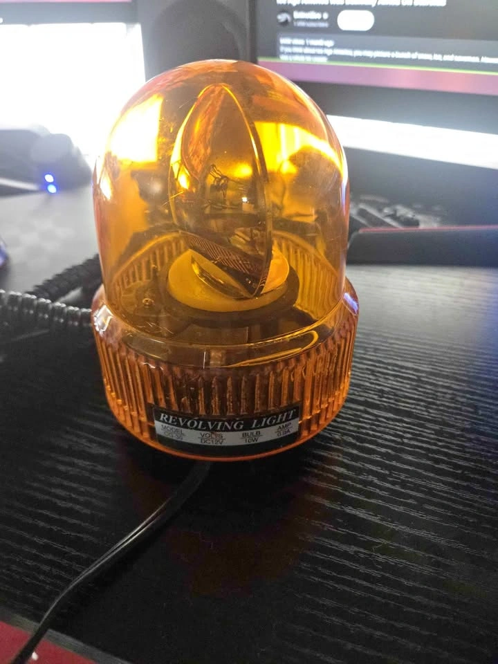 Vintage-Style 12V Amber Revolving Beacon Light (Ching Mars CG-30