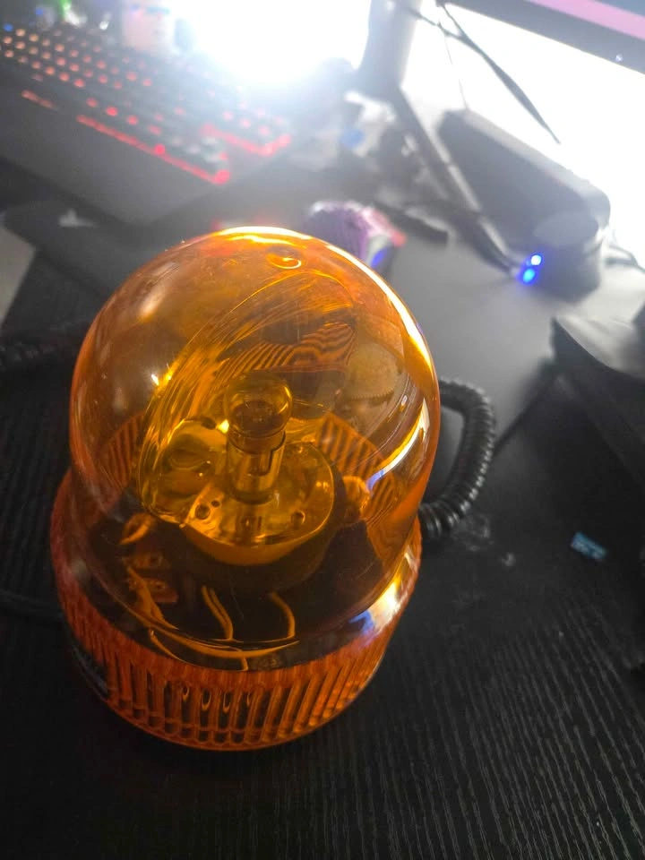Vintage-Style 12V Amber Revolving Beacon Light (Ching Mars CG-30 - photo 2