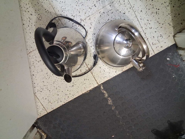 Stainless steel tray and kettle - photo 2