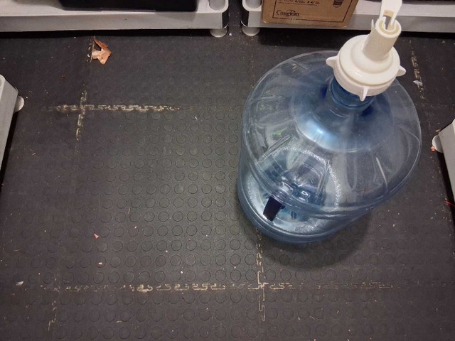 5 Gallon Water jug with pump
