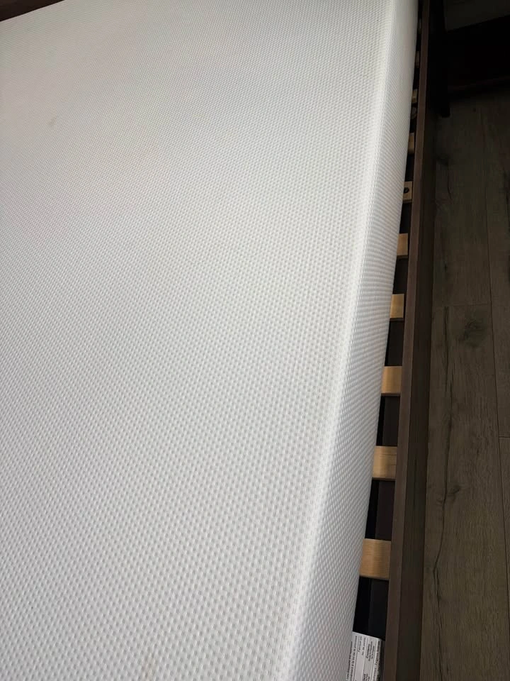 Zinus king mattress- 10 inch (Like new) - photo 4