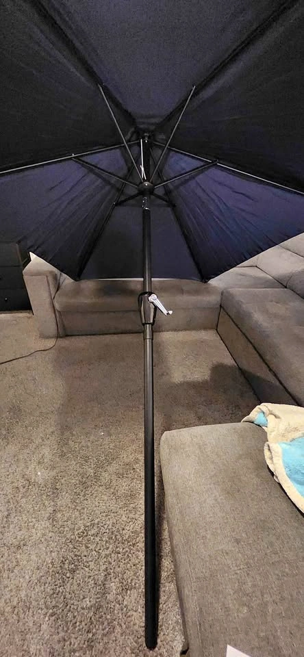 7.5ft Patio Umbrella with Valance NEW
