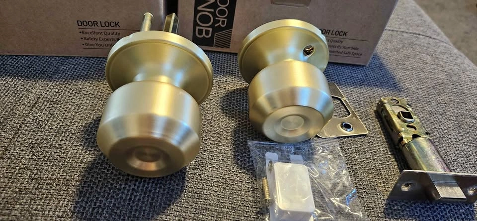 Closet Door Knobs (Keyless) NEW
