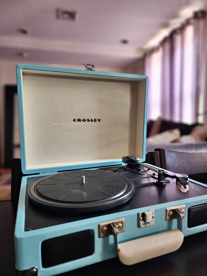 Crosley CR8005A Cruiser Portable Record Player – Never Used