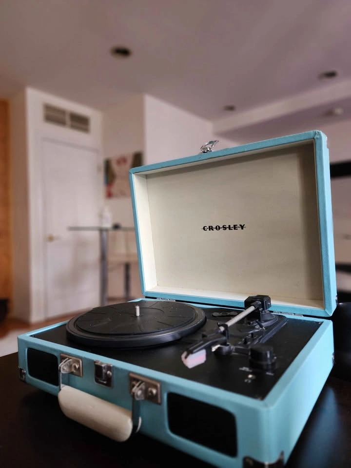 Crosley CR8005A Cruiser Portable Record Player – Never Used - photo 2
