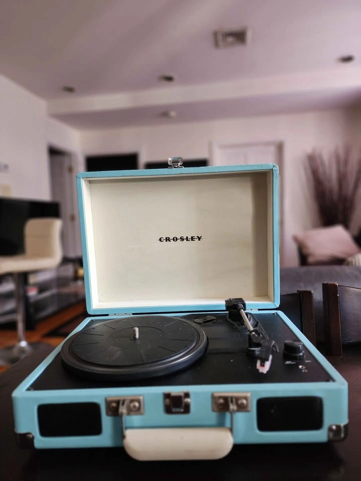 Crosley CR8005A Cruiser Portable Record Player – Never Used - photo 3