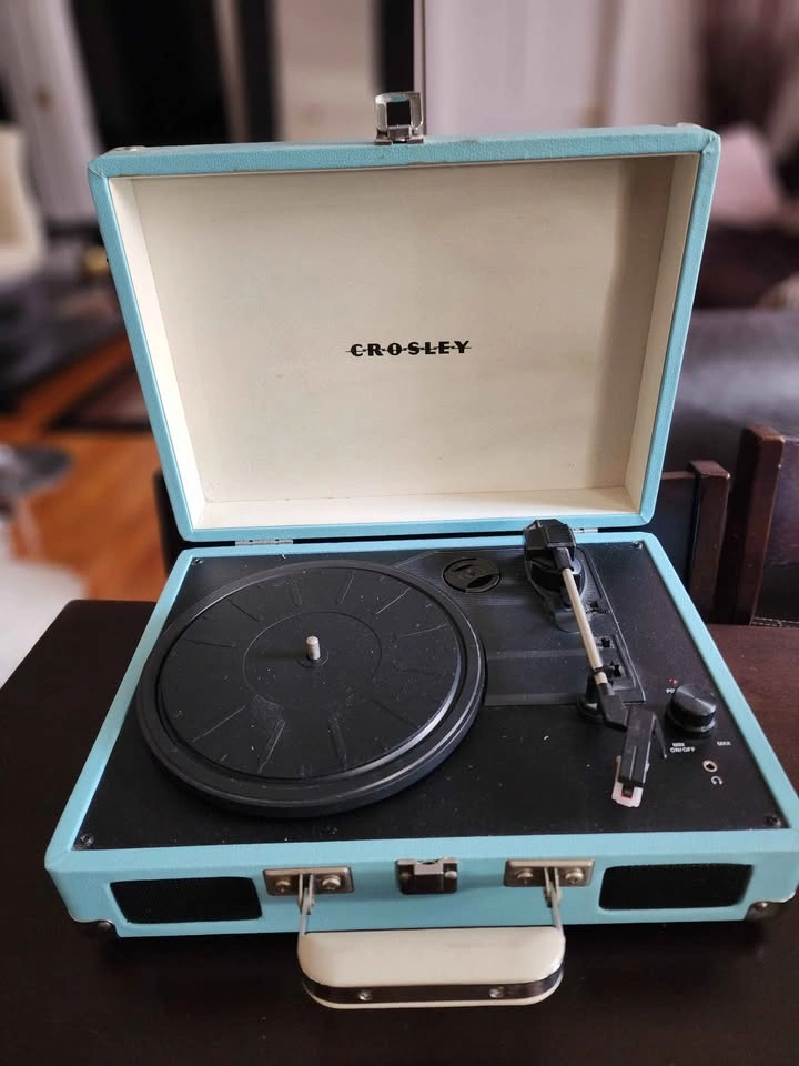 Crosley CR8005A Cruiser Portable Record Player – Never Used - photo 4