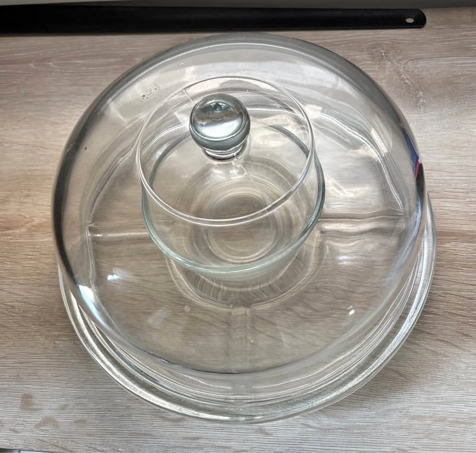 Glass snack/cake stand