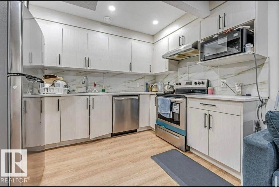 2 Bed 1 Bath Legal Basement Suite - photo 3