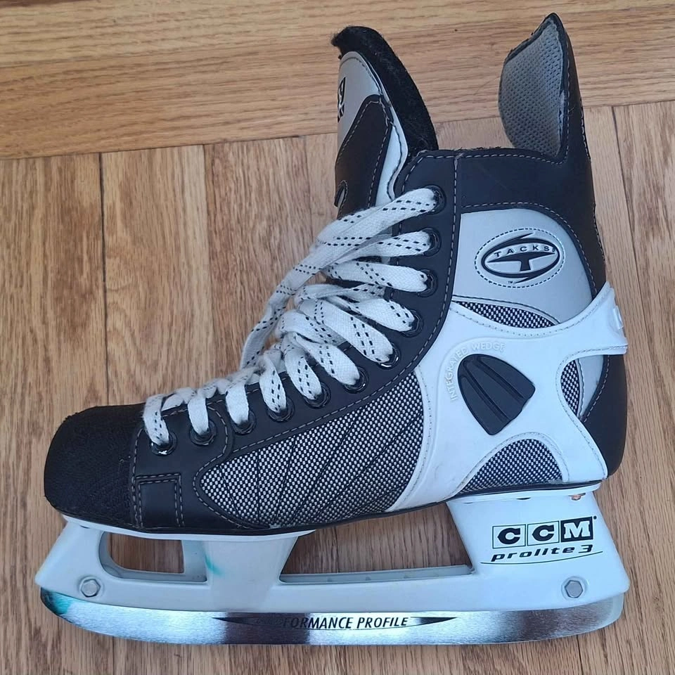 CCM PROLITE ICE SKATES - photo 2