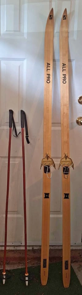 WOODEN SKIS