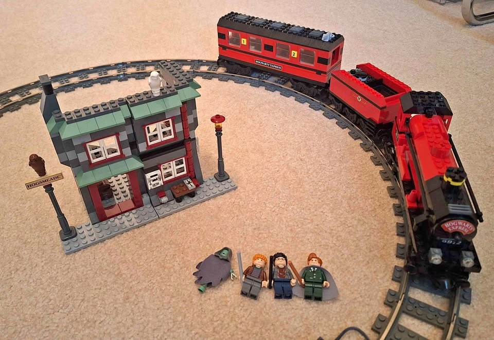 LEGO HARRY POTTER MOTORIZED Hogwarts Express