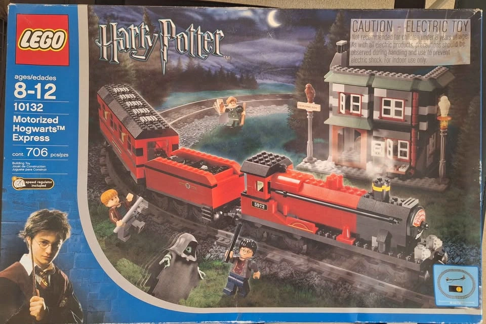 LEGO HARRY POTTER MOTORIZED Hogwarts Express - photo 2