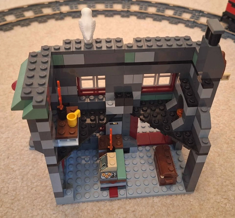 LEGO HARRY POTTER MOTORIZED Hogwarts Express - photo 5