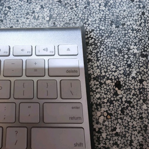 Apple Wireless Bluetooth Keyboard MD#A1314 78 Key Layout - photo 2