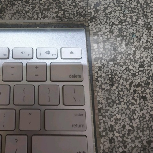 Apple Wireless Bluetooth Keyboard MD#A1314 78 Key Layout - photo 4