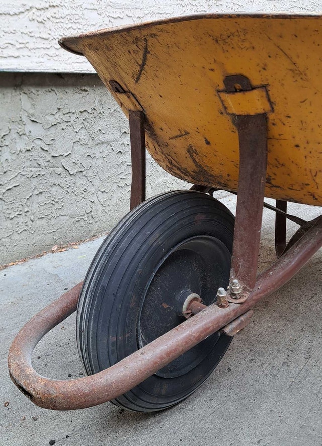 Wheelbarrow - photo 2